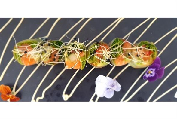 Rispapirrulle med laks